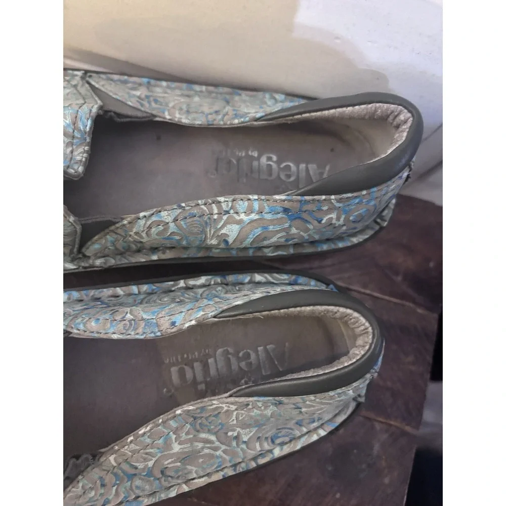 Alegria Debra Casual Friday Embossed Blue Womens Size 7 Casual Slip On‎ Shoes